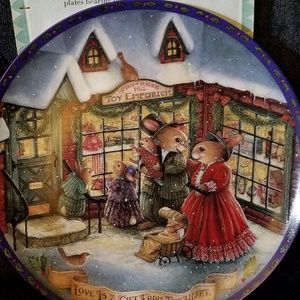 Crestley Collection "Love is a Gift from the Heart